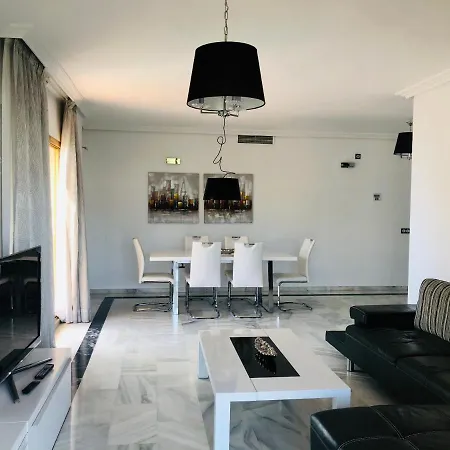 Rentcostadelsol Dona Sofia A 아파트 *
